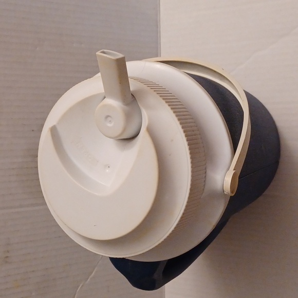 4/$40 Large Water/Liquid Cooler With 2 Handles & Spout - Picture 3 of 8